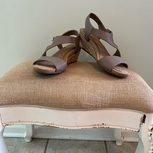 Giani Bernini Size 9 Wedge Memory Foam Sandal